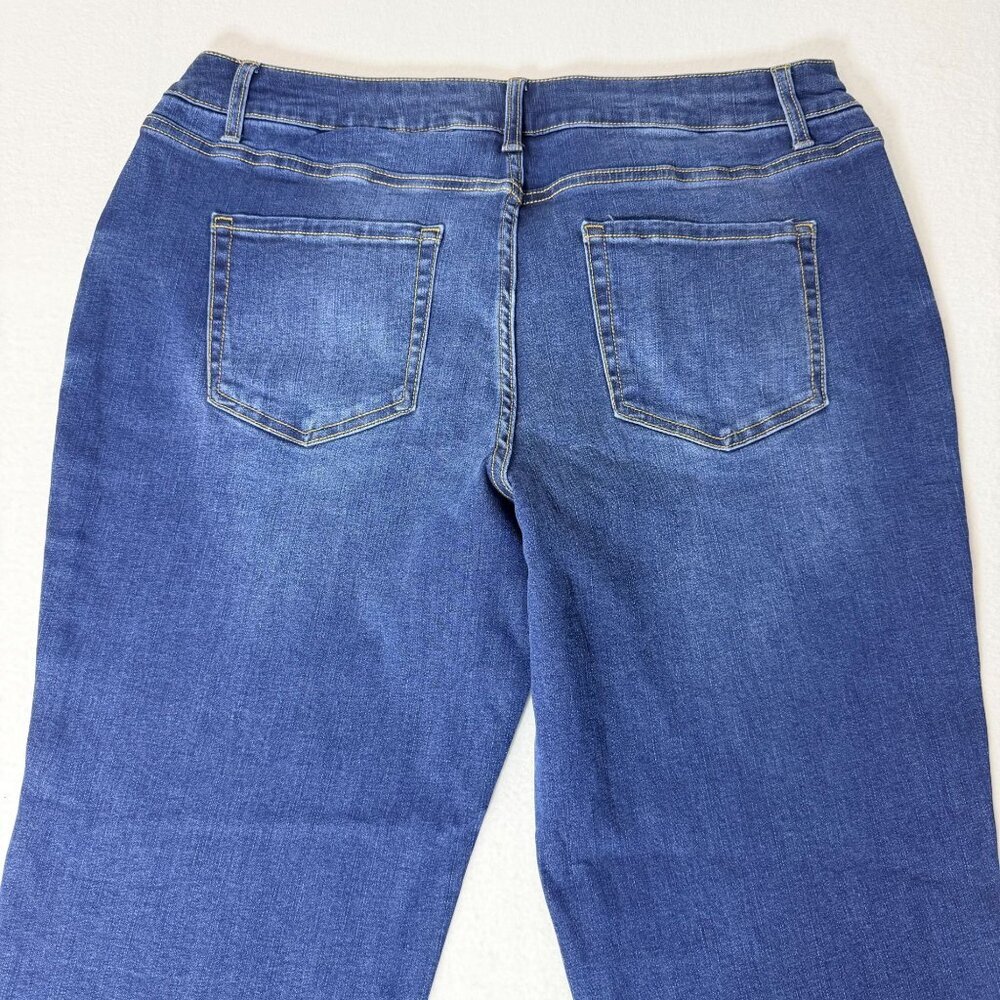 Time & Tru Womens Jeans Sz 18 Short Mid Rise Straight Leg Stretch Blue Denim NWT - Picture 9 of 14